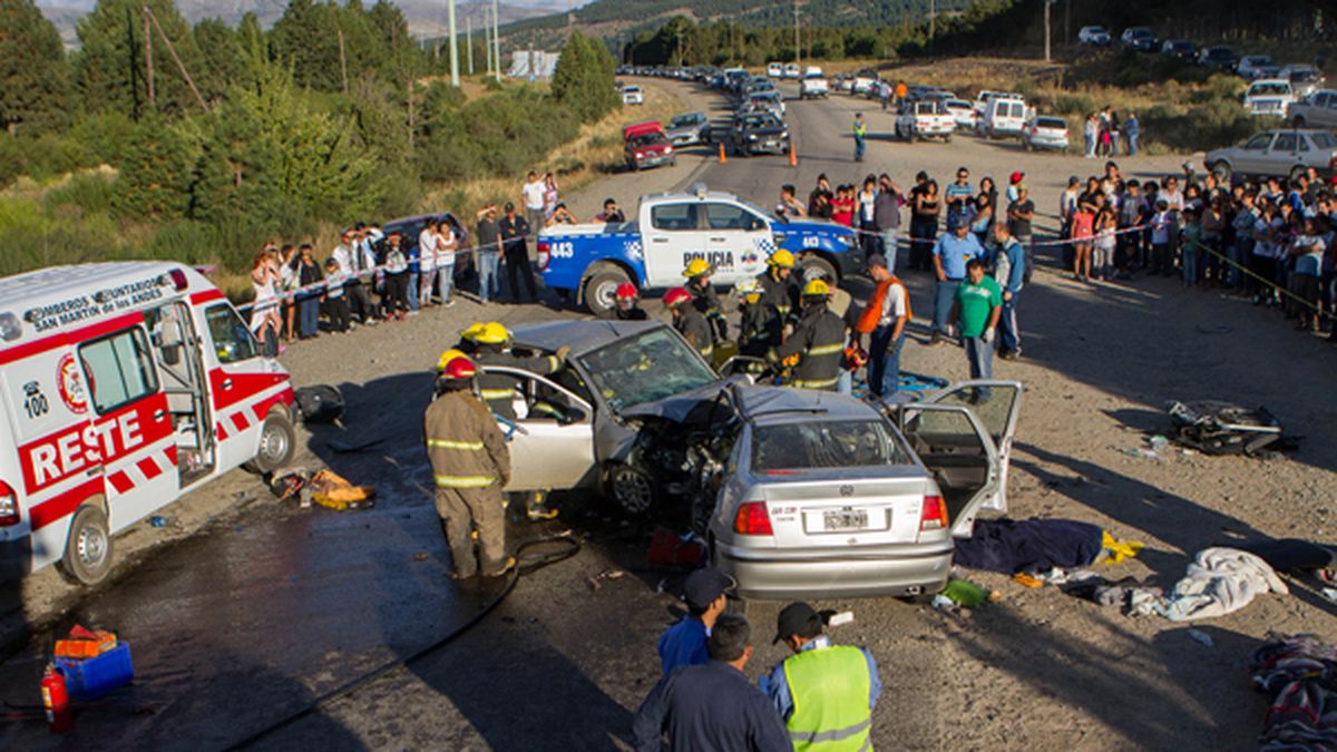 Tres muertos en un choque frontal a 12 km de San Martín de los Andes