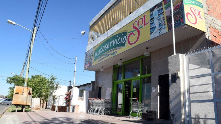 El autoservicio está ubicado en calle Lanín.