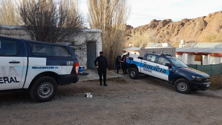 Piedra del Águila: la Federal allanó kiosco narco y secuestró $300 mil en droga