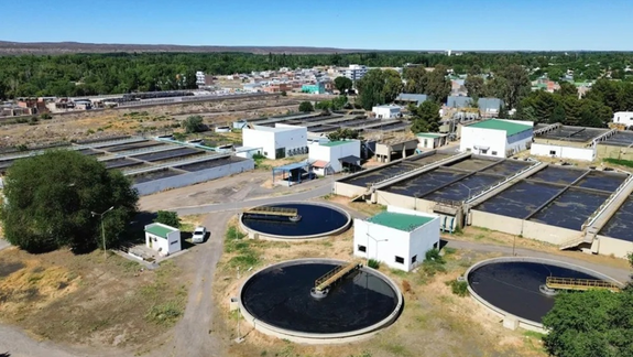 Anuncian una millonaria inversión para terminar con derrames cloacales en la provincia