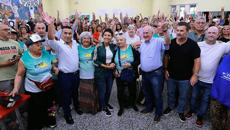 El peronismo de siempre que está con Cristina Kirchner. Ramóm Rioseco y Oscar Parrilli. Uno con partido político propio y el otro desde el PJ. El peronismo de siempre que está con Cristina Kirchner. Ramóm Rioseco y Oscar Parrilli. Uno con partido político propio y el otro desde el PJ.