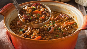 Guiso de lentejas para los días de frío: la receta perfecta para este clásico bien sabroso | LM Neuquen Guiso de lentejas para los días de frío: la receta perfecta para este clásico bien sabroso