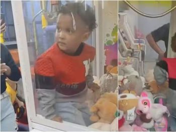 El niño quedó atrapado en la máquina de peluches y los testigos grabaron el video del insólito momento.