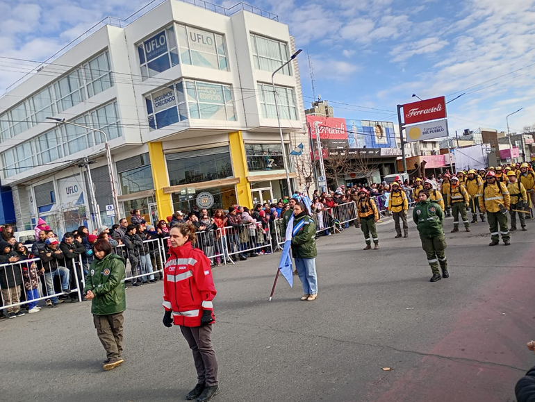 Orgullo celeste y blanco: así se vivió el desfile por el 9 de julio en las calles de Neuquén 