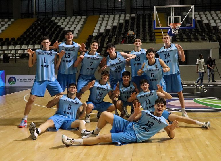 !Vamos, vamos los Pibes..!. El U17 le ganó la final a Venezuela y es campeón Sudamericano. Foto: Gentileza CAB: !Vamos, vamos los Pibes..!. El U17 le ganó la final a Venezuela y es campeón Sudamericano. Foto: Gentileza CAB: