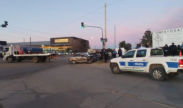 El choque fatal en Comodoro Rivadavia obligó a desplegar un importante operativo. El choque fatal en Comodoro Rivadavia obligó a desplegar un importante operativo.