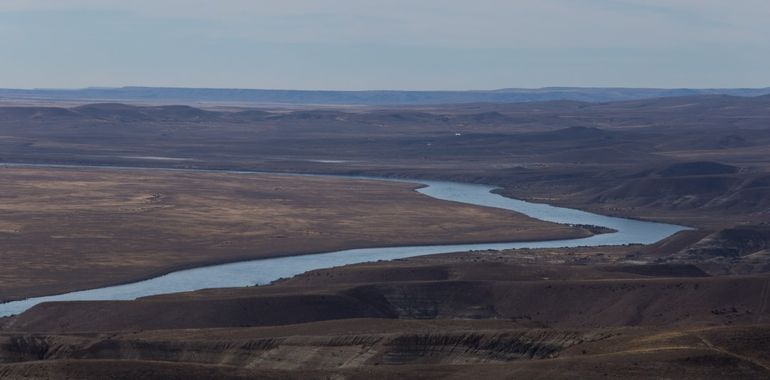 El Río Santa Cruz tiene 385 kilómetros de largo. El Río Santa Cruz tiene 385 kilómetros de largo.