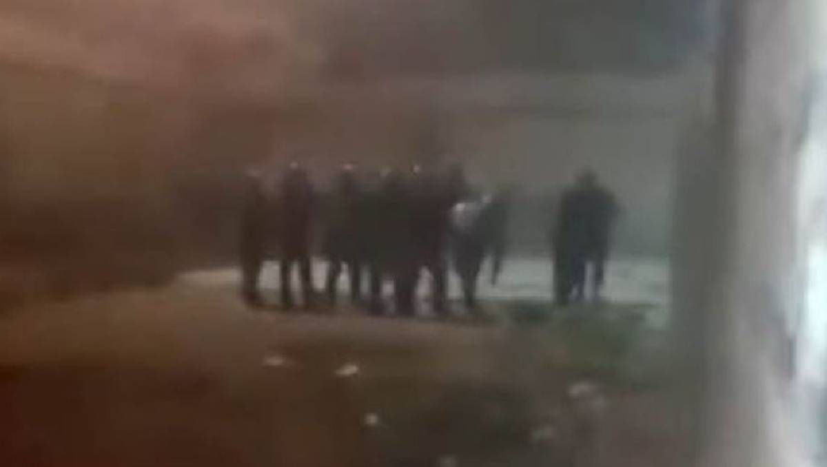 Momento de máxima tensión en la cárcel de Roca. La policía debió intervenir para aplacar el motín.&nbsp;