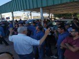Guillermo Pereyra en la asamblea con trabajadores que decidi&oacute; el paro en Catriel.