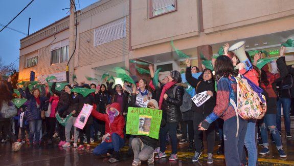 La clínica escrachada repudió el pañuelazo