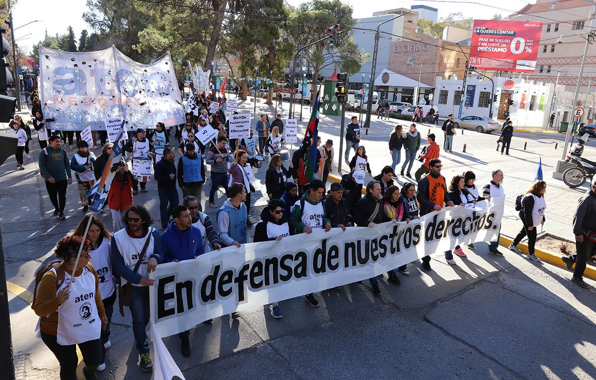 Marcha y paro de ATEN: el gremio protestó contra el presentismo