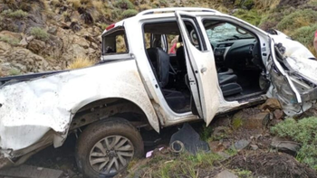 tiro la camioneta por un barranco de ruta 13 tras discutir con su pareja: ella murio y quedo detenido tiro la camioneta por un barranco de ruta 13 tras discutir con su pareja: ella murio y quedo detenido