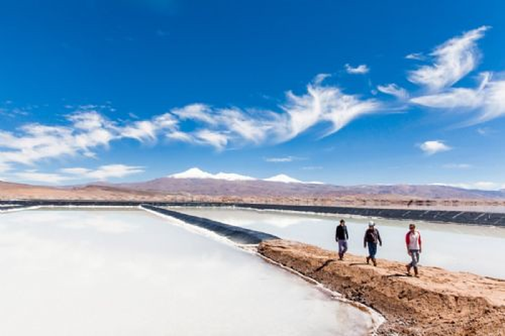 Catamarca, Salta y Jujuy concentran el 100% del empleo litífero en el país. Catamarca, Salta y Jujuy concentran el 100% del empleo litífero en el país.