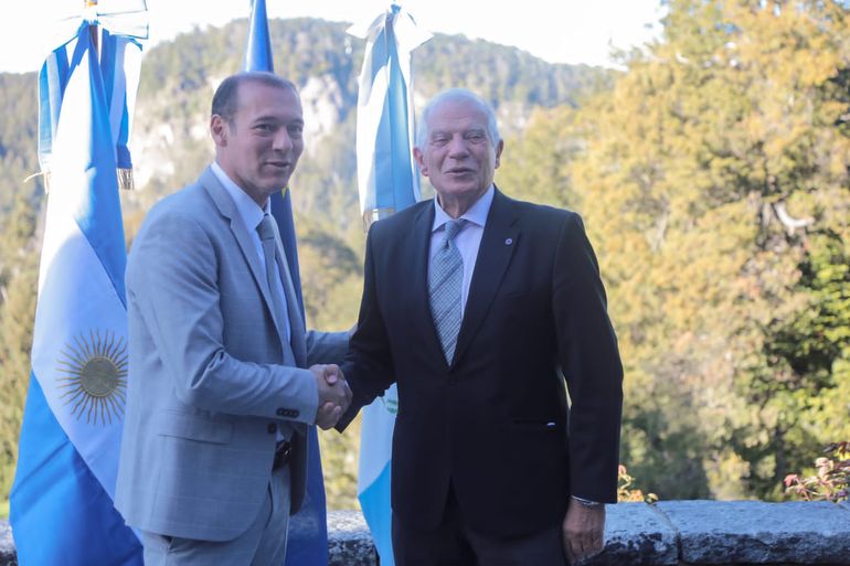 El gobernador Omar Gutiérrez recibió al Alto Representante de la Unión Europea para Asuntos Exteriores