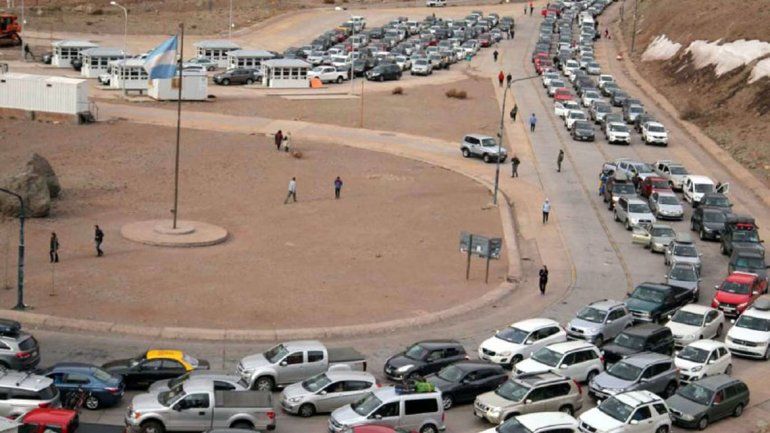 Invasión desde Chile por el dólar argentino y el finde largo en el país vecino