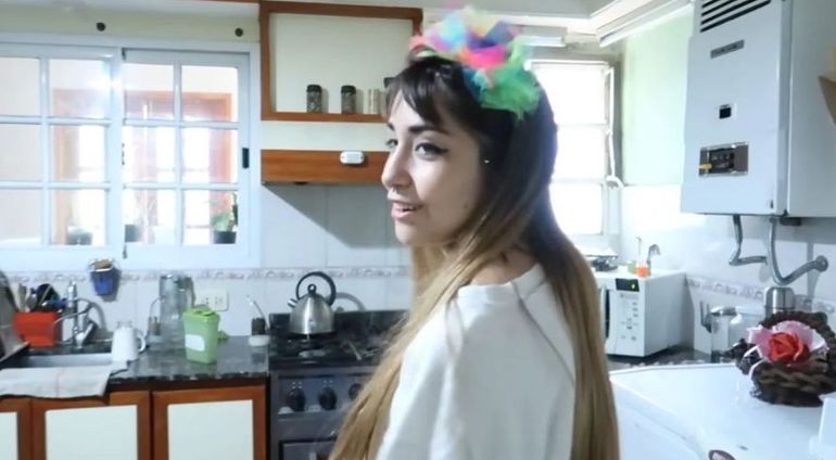 La cantante, en la luminosa cocina de la casa familiar. La cantante, en la luminosa cocina de la casa familiar.