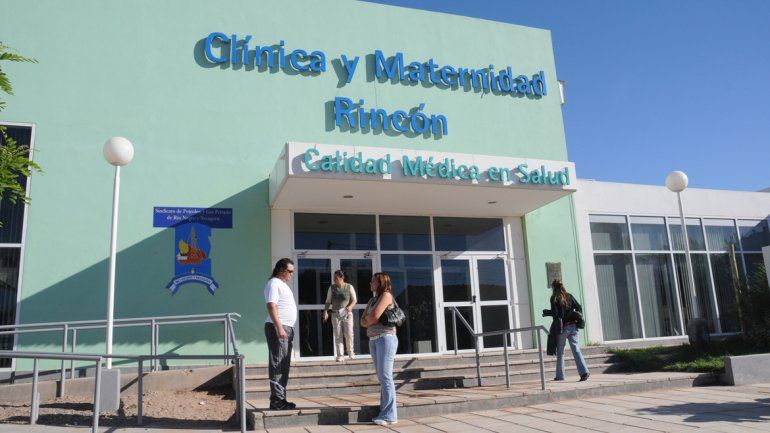El joven herido de muerte fue asistido en primer lugar en la Clínica y Maternidad Rincón.