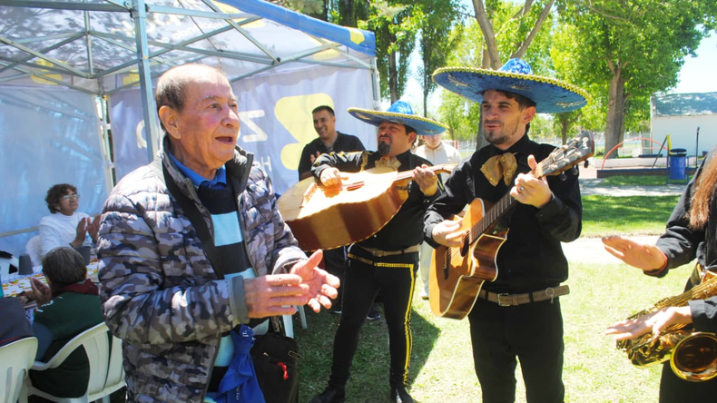Lupe fue peluquero en Zapala y mozo en Copahue | LM Neuquen Lupe fue peluquero en Zapala y mozo en Copahue