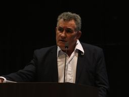 Carlos Achetoni comenzó su actividad gremial en la filial de Federación Agraria General Alvear. Carlos Achetoni comenzó su actividad gremial en la filial de Federación Agraria General Alvear.