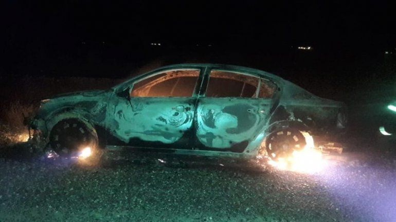 Un auto se quemó por completo en la Autovía Norte