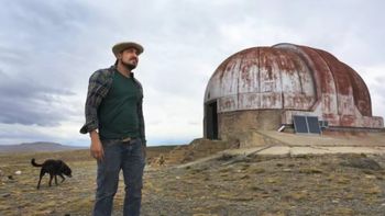 Javier es el ermitaño que vive iaslado en un paraje patagónico. Javier es el ermitaño que vive iaslado en un paraje patagónico.