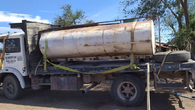 El camón de agua contratado por la Comisión de Fomento de Santo Tomás siempre está roto, aseguraron desde la comunidad Rañileo Cárdenas. El camón de agua contratado por la Comisión de Fomento de Santo Tomás siempre está roto, aseguraron desde la comunidad Rañileo Cárdenas.