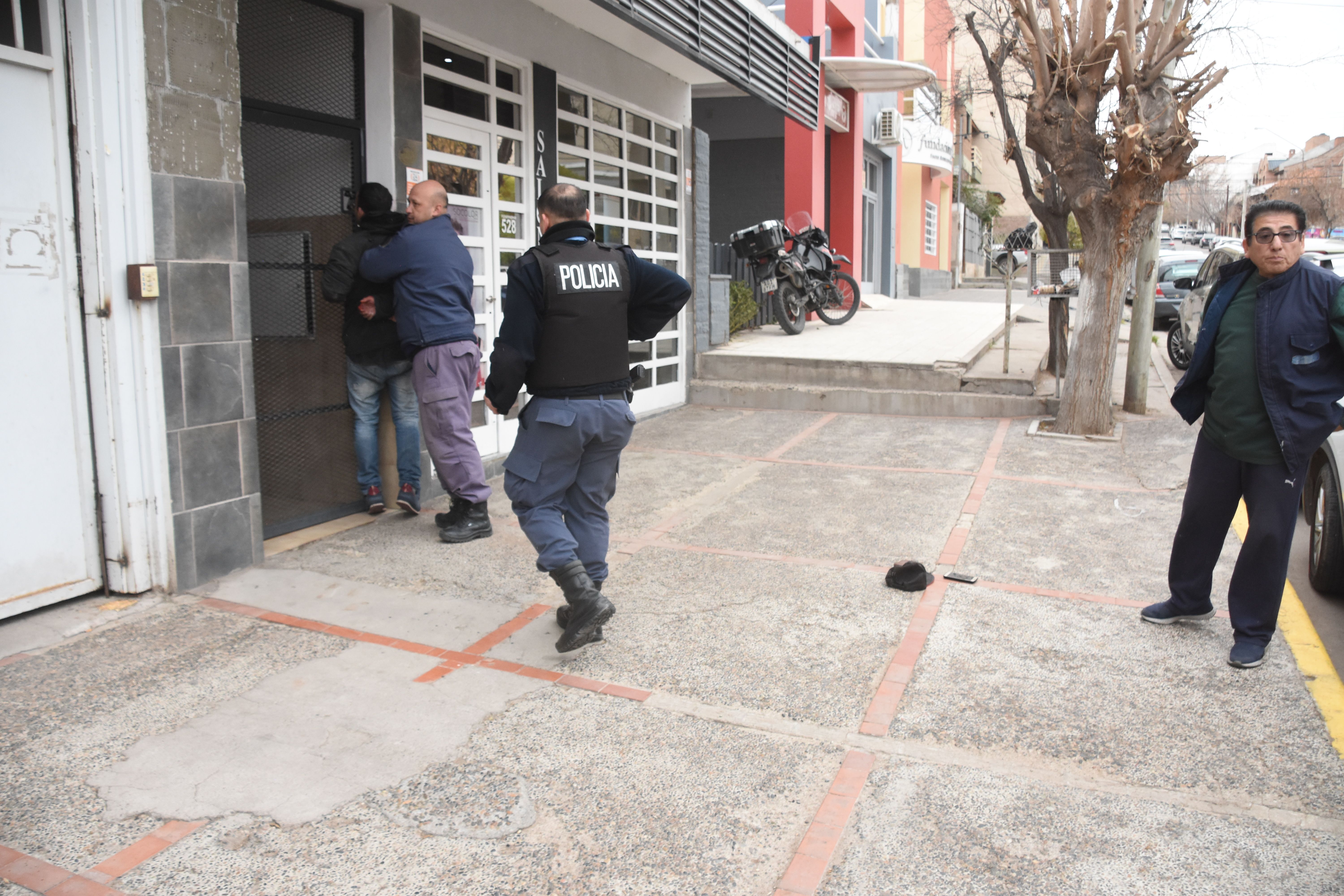 Vecinos de Centro Oeste atraparon a un ladrón en pleno robo