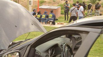 interceptaron un auto cargado de droga en puente 83 interceptaron un auto cargado de droga en puente 83