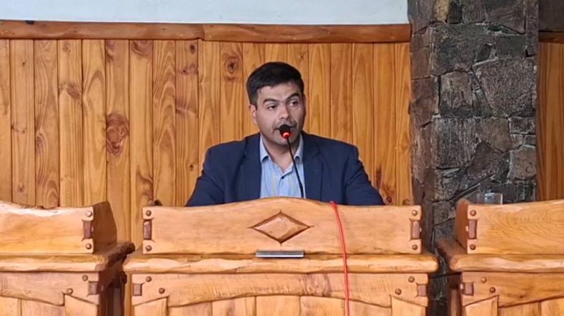 Desde el gobierno de Rolando Figueroa se criticó el aumento salarial que se otorgó el intendente de Junín de los Andes.