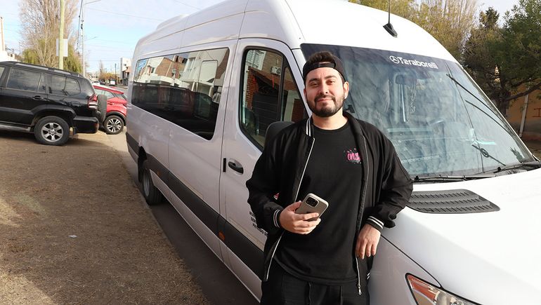 Mauro Alarcón quedó asombrado ante la figura fantasmal que captó con su celular antes de arribar a la localidad de El Huecú.  “Cuando la vi se me vino a la cabeza la Virgen pero parece un hombre con una túnica. De alto tenía como dos metros y medio