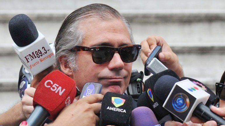 El momento en el que la policía detuvo al padre abusador. El fiscal Álvaro Garganta