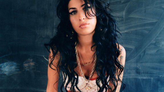 El padre de Amy Winehouse dice que ve a su espíritu