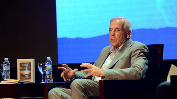 Jorge Sapag presentó su libro en el Hotel Casino Magic. Jorge Sapag presentó su libro en el Hotel Casino Magic.