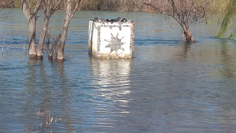 Otra crecida del río Neuquén pone en alerta a barrios ribereños