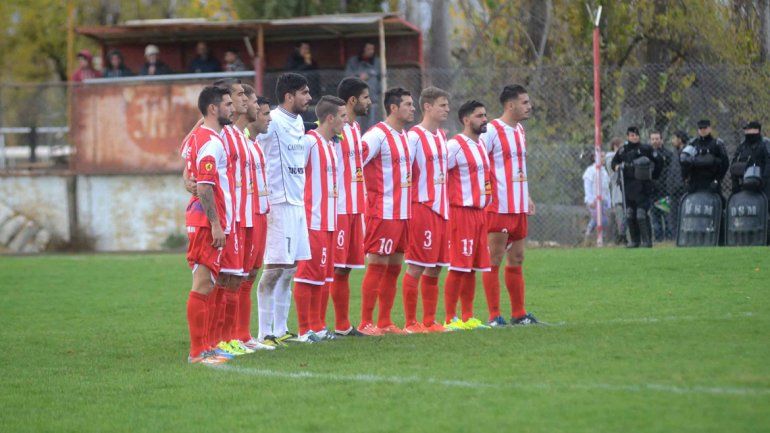 El plantel no se desanima pese a la derrota en casa y viajará buscando un milagro.