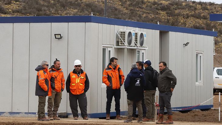 El régimen 14x14 organiza los turnos de los operarios mineros en la mina de Lipetrén. El régimen 14x14 organiza los turnos de los operarios mineros en la mina de Lipetrén.