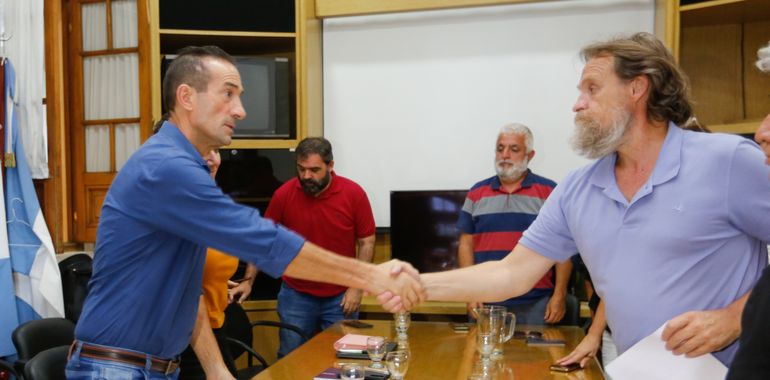 Ministro Jorge Tobares y titular de ATEN, Marcelo Guagliardo, en marzo, cuando se firmó el actual acuerdo salarial. Ministro Jorge Tobares y titular de ATEN, Marcelo Guagliardo, en marzo, cuando se firmó el actual acuerdo salarial.