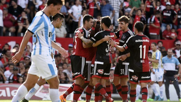 Newells goleó a Racing 5 a 0 en Rosario.