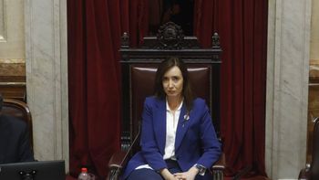 Victoria Villarruel evitó confrotar con el Gobierno y tras no ser invitada a la tradicional ceremonia patriaa se manifestó en sus redes sociales. Victoria Villarruel evitó confrotar con el Gobierno y tras no ser invitada a la tradicional ceremonia patriaa se manifestó en sus redes sociales.