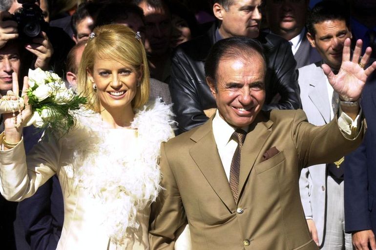 El ex presidente y la ex Miss Universo se casaron en 2001 cuando él tenía 70 años y ella 36.