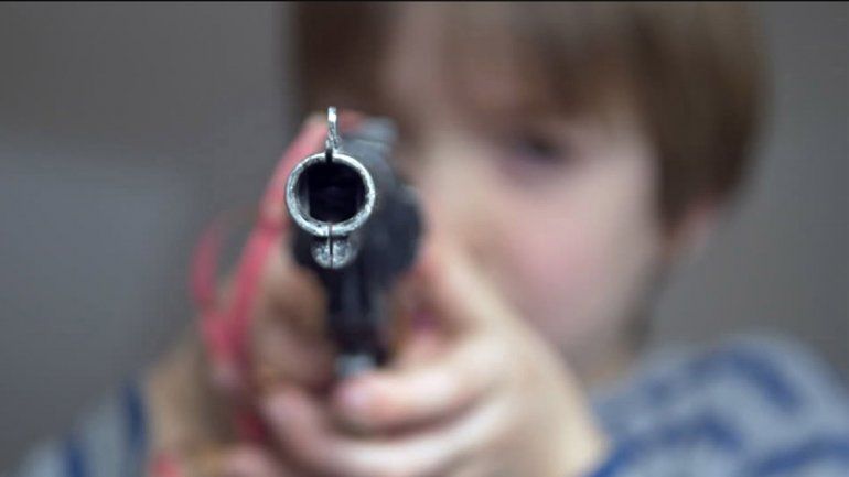 Es la primera vez que en la comarca petrolera aparecen niños armados.