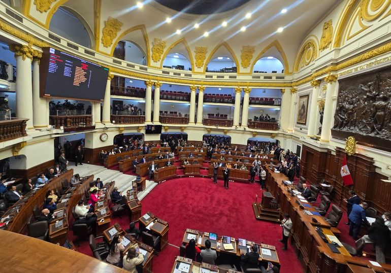 Con 118 votos, el Congreso de Perú aprobó la declaración de “permanente incapacidad moral” de Dina Boluarte. Con 118 votos, el Congreso de Perú aprobó la declaración de “permanente incapacidad moral” de Dina Boluarte.
