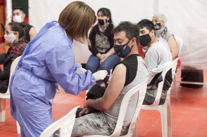 Quiénes se pueden vacunar este domingo en Neuquén
