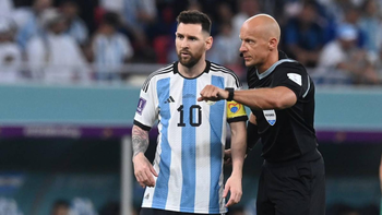 El polaco dirigió a Argentina en Rusia 2018 y en Qatar 2022, incluída la final con Francia. El polaco dirigió a Argentina en Rusia 2018 y en Qatar 2022, incluída la final con Francia.