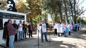 fuentealba tiene otro monumento en una plazoleta fuentealba tiene otro monumento en una plazoleta