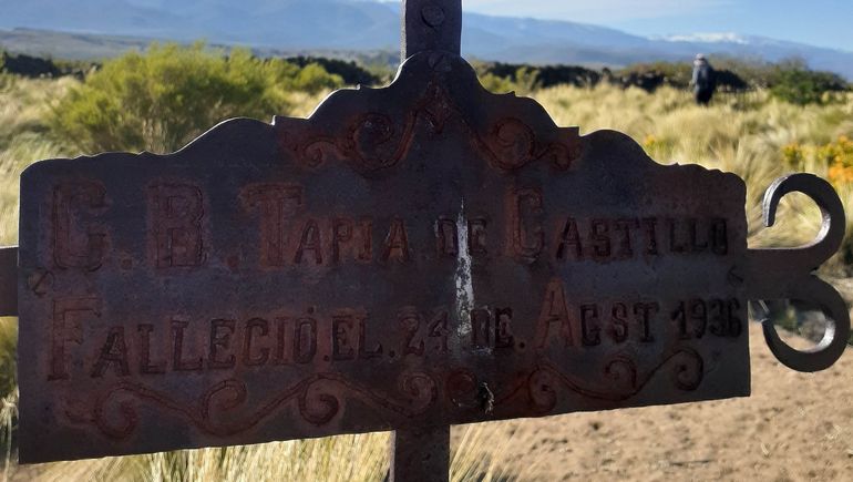 En el cementerio de Vararco hay tumbas muy antiguas (Foto: Heraldo Retamal)