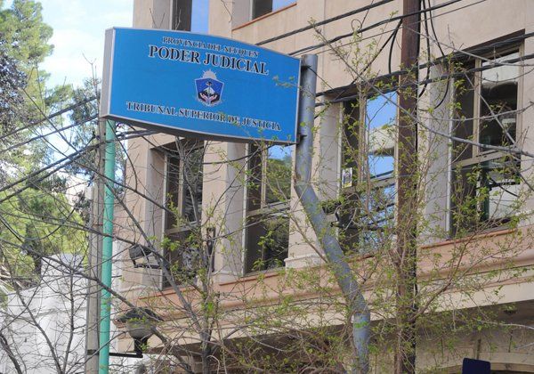 Irá a juicio empleada de jardín acusada de abuso