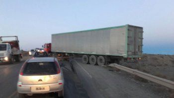se quedo sin combustible en la subida y complico el transito en la ruta 7