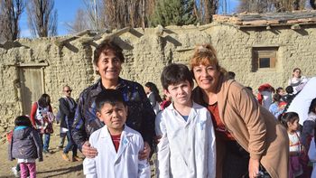 La escuela de Covunco cumplió 115 años y recrearon una foto histórica