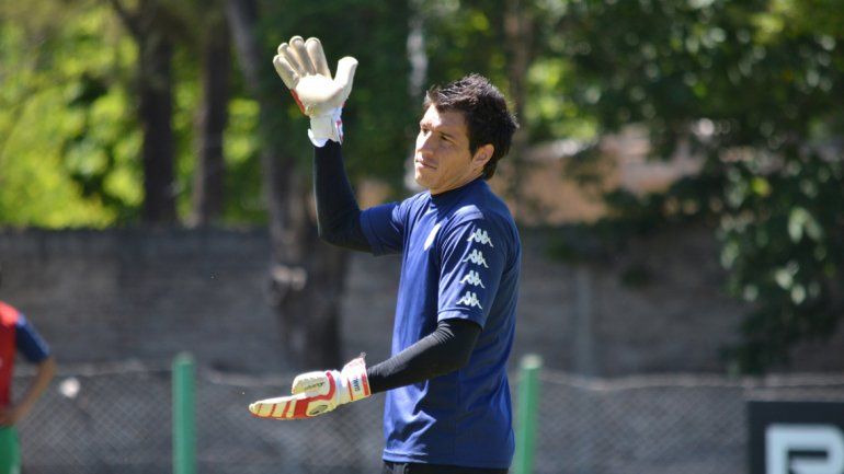 Enrique Bologna llega para ser suplente de Batalla. En el Lobo quedó libre.